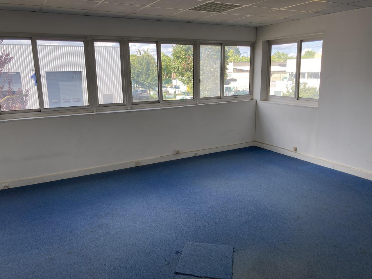 Local d'activité Pontault-Combault 389m² Location local d'activité Pontault-Combault Seine-et-Marne OLACT2420764 1